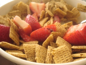 Life cereal with soy milk & strawberries
